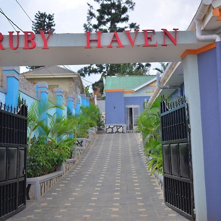 Hotel Ruby Haven Kampala Esterno foto