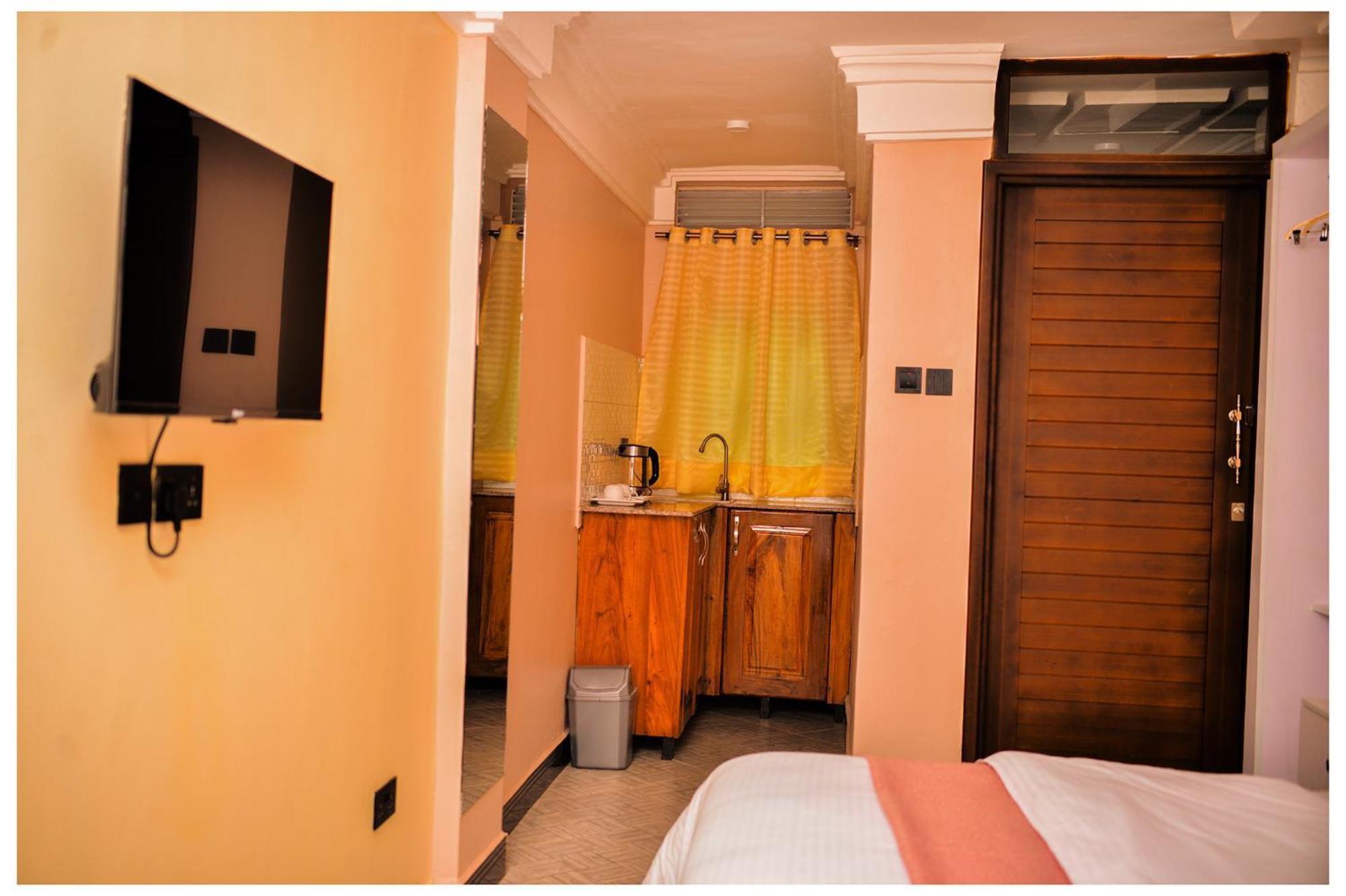 Hotel Ruby Haven Kampala Esterno foto