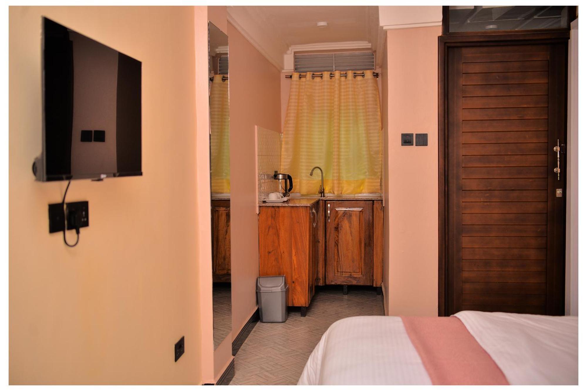 Hotel Ruby Haven Kampala Esterno foto
