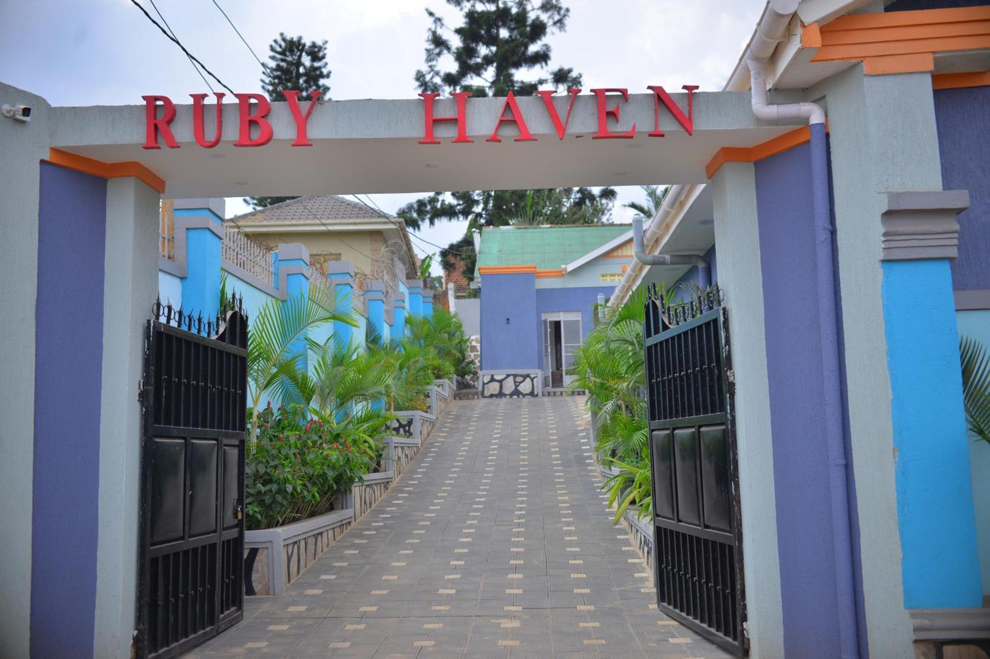 Hotel Ruby Haven Kampala Esterno foto